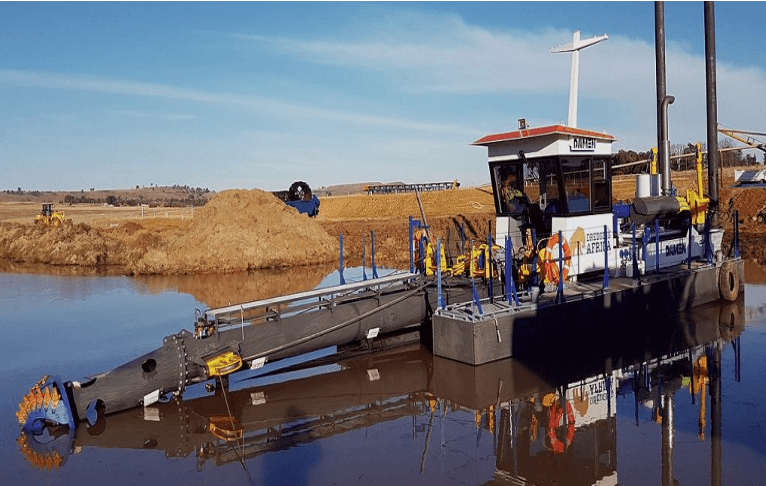 Drague alluviale d'IMA Invest sur le fleuve Kwanza en Angola